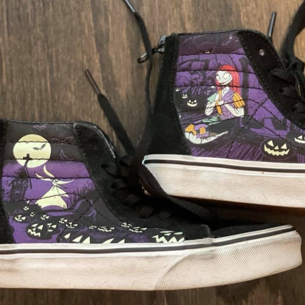Vans Sk8-Hi (Disney) Nightmare Before Xmas Shoe
